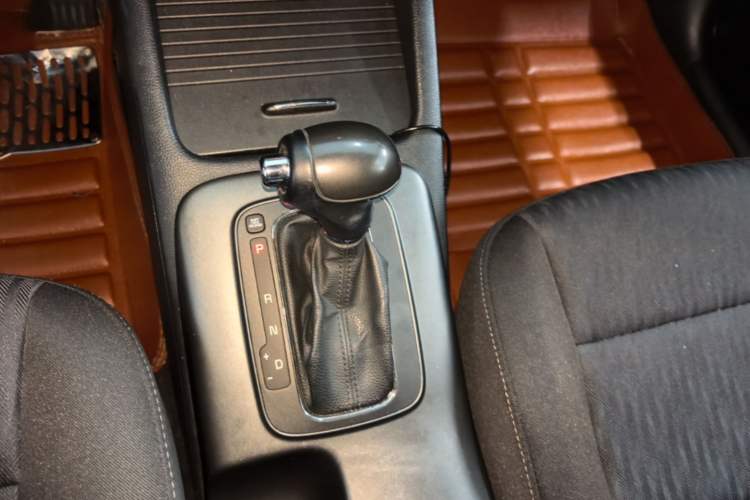 Used Kia K3 2015 1.6L Automatic GLS Gear Lever