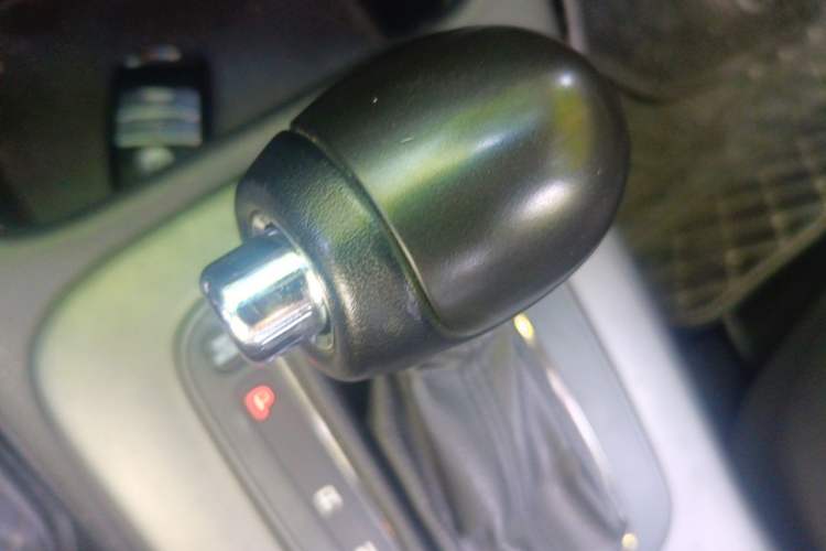 Used Kia K3 2015 1.6L Automatic GLS Gear Lever