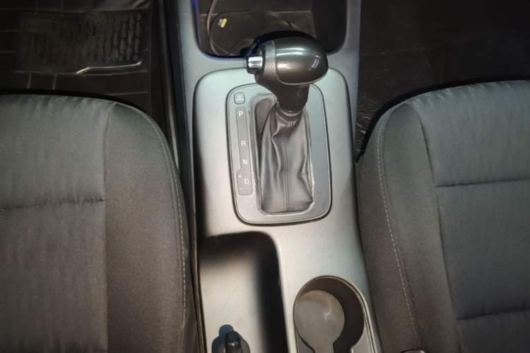 Used Kia K3 2015 1.6L Automatic GL Gear Lever