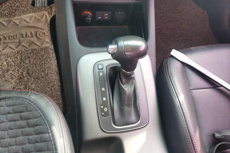 Used Kia K3 2015 1.6L Automatic GLS Gear Lever