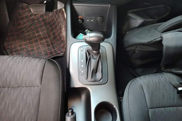 Used Kia K3 2015 1.6L Automatic GL Gear Lever