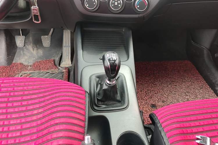 Used Kia K3 2015 1.6L Manual GLS Gear Lever