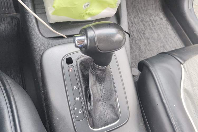 Used Kia K3 2015 1.6L Automatic GLS Gear Lever