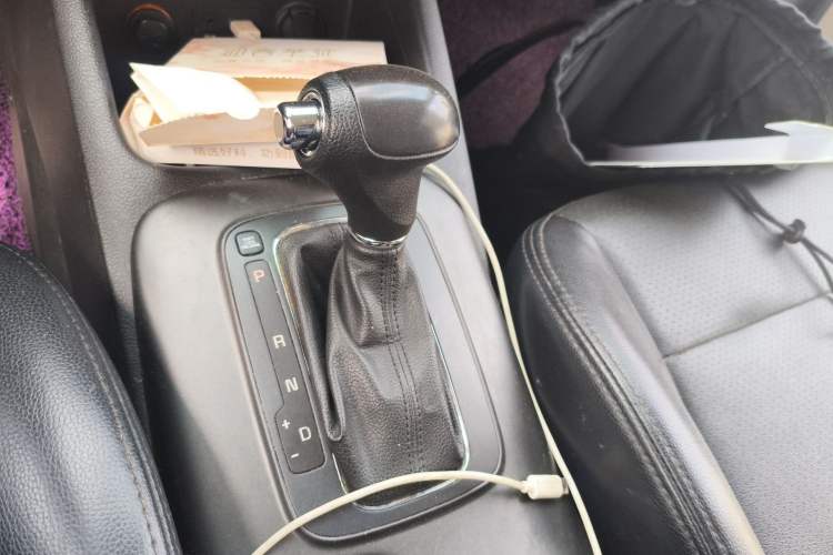 Used Kia K3 2015 1.6L Automatic GL Gear Lever