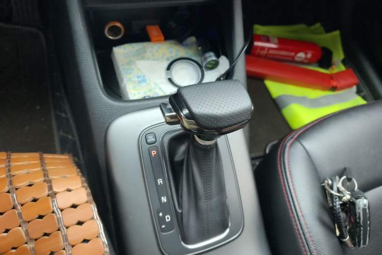 Used Kia K3 2015 1.6L Automatic GLS Gear Lever