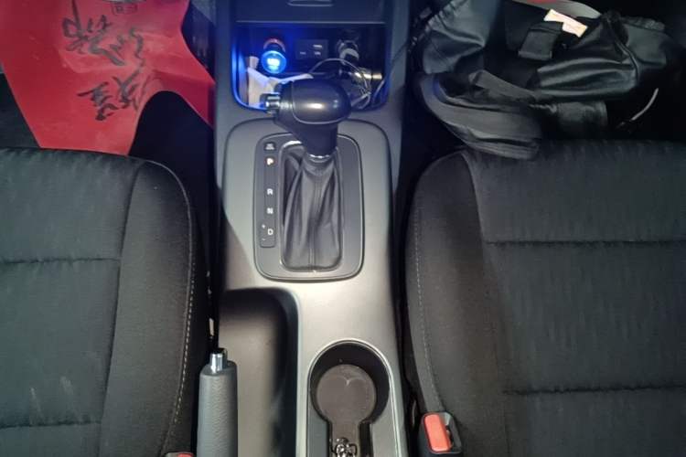 Used Kia K3 2015 1.6L Automatic GLS Gear Lever