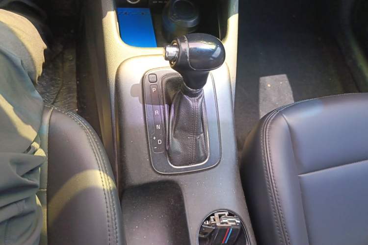 Used Kia K3 2015 1.6L Automatic GLS Gear Lever