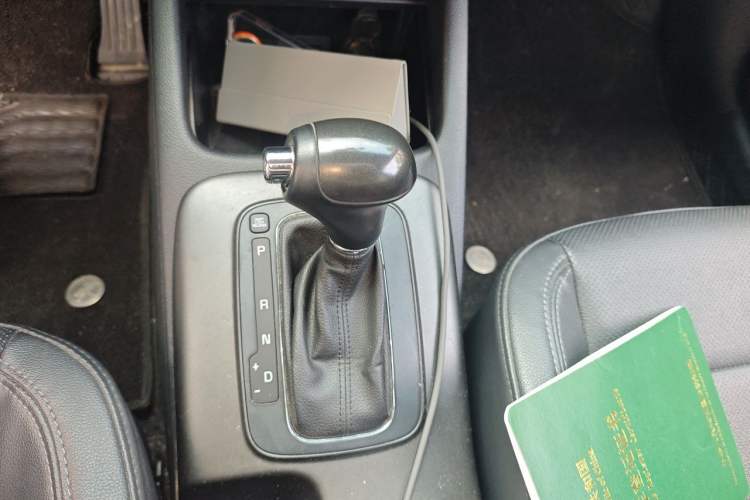 Used Kia K3 2015 1.6L Automatic DLX Gear Lever