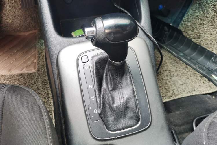 Used Kia K3 2015 1.6L Automatic GL Gear Lever