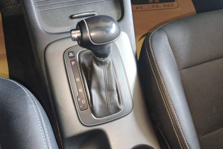 Used Kia K3 2015 1.6L Automatic GLS Gear Lever