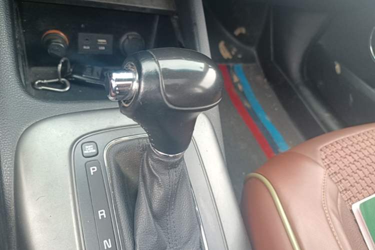 Used Kia K3 2015 1.6L Automatic GLS Gear Lever