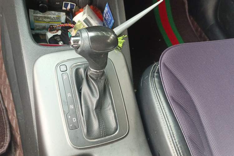 Used Kia K3 2015 1.6L Automatic GL Gear Lever