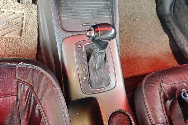 Used Kia K3 2015 1.6L Automatic GLS Gear Lever