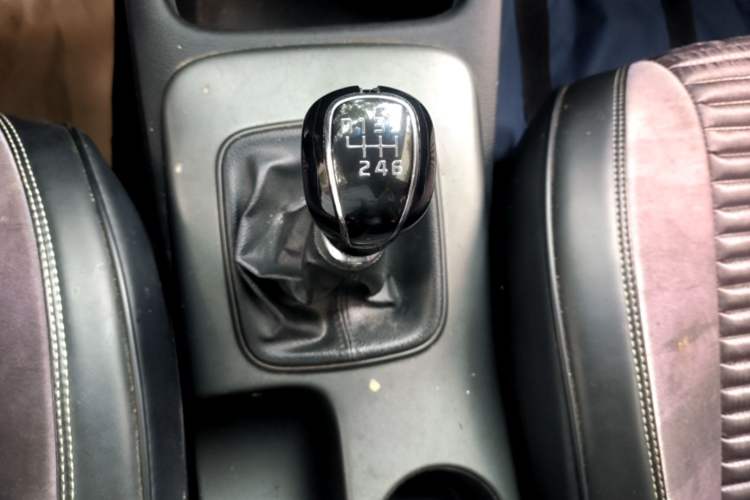 Used Kia K3 2015 1.6L Manual GLS Gear Lever