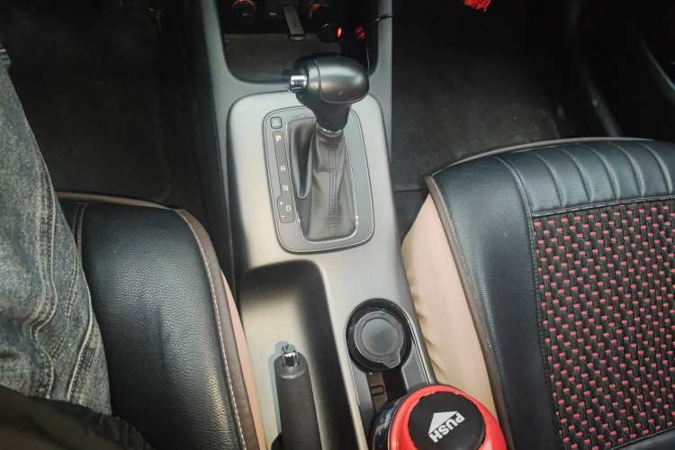 Used Kia K3 2015 1.6L Automatic GLS Gear Lever