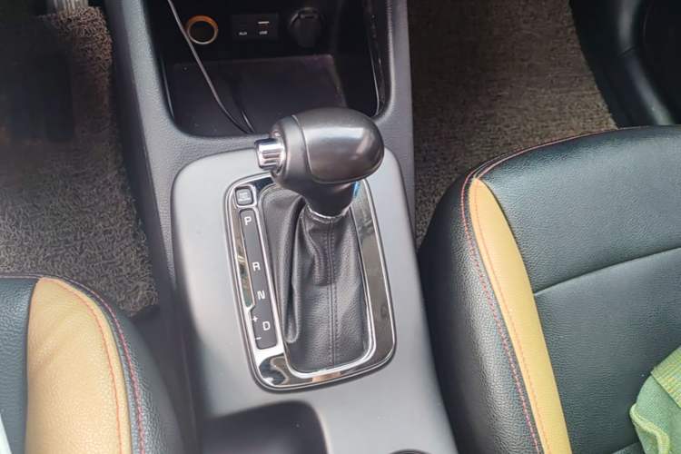 Used Kia K3 2015 1.6L Automatic GLS Gear Lever