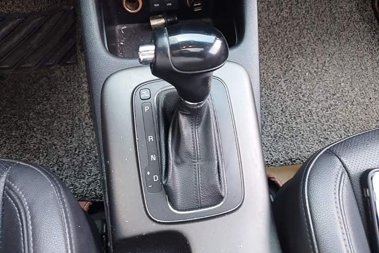 Used Kia K3 2015 1.6L Automatic DLX Gear Lever