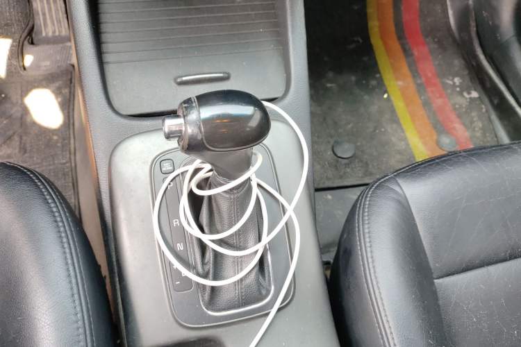 Used Kia K3 2015 1.6L Automatic GLS Gear Lever