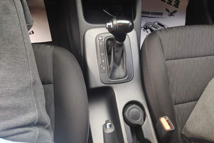 Used Kia K3 2015 1.6L Automatic GLS Gear Lever
