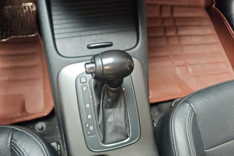Used Kia K3 2015 1.6L Automatic DLX Gear Lever