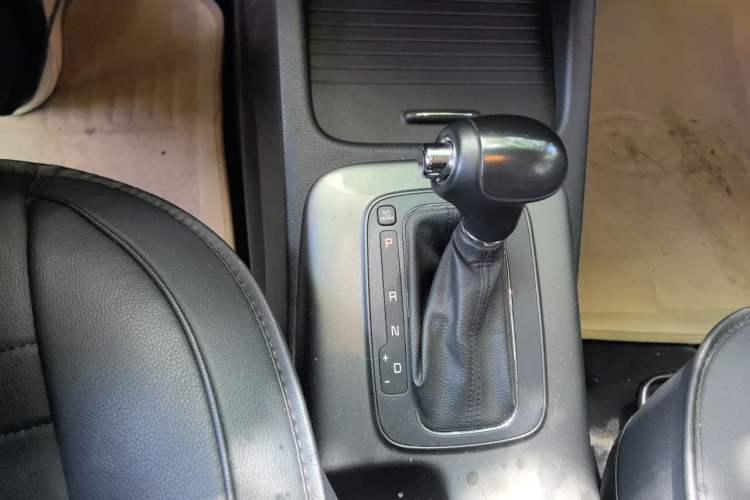 Used Kia K3 2015 1.6L Automatic GLS Gear Lever