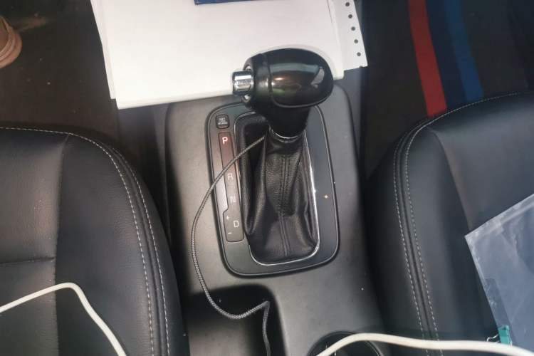 Used Kia K3 2015 1.6L Automatic GLS Gear Lever