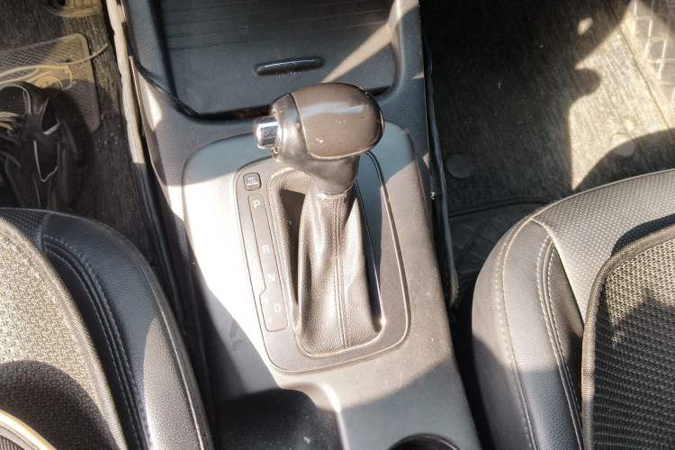 Used Kia K3 2015 1.6L Automatic DLX Gear Lever