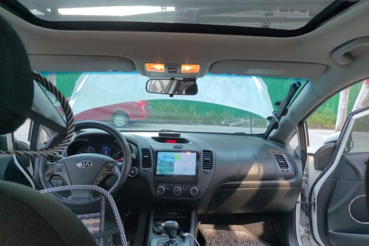 Used Kia K3 2015 1.6L Automatic GLS Headliner