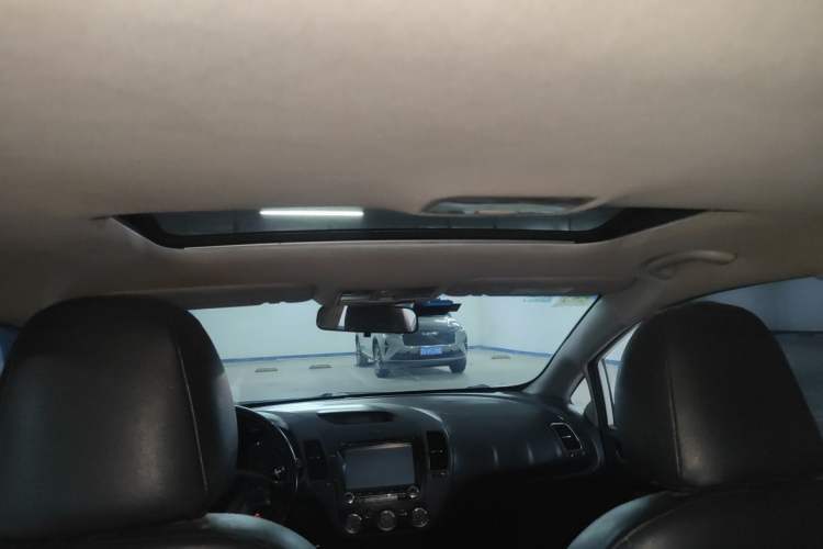 Used Kia K3 2015 1.6L Manual GLS Headliner