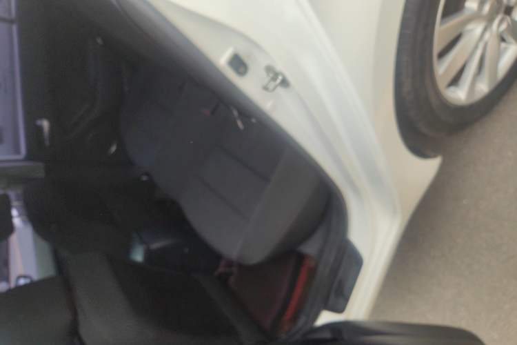 Used Kia K3 2015 1.6L Automatic GLS Interior 4
