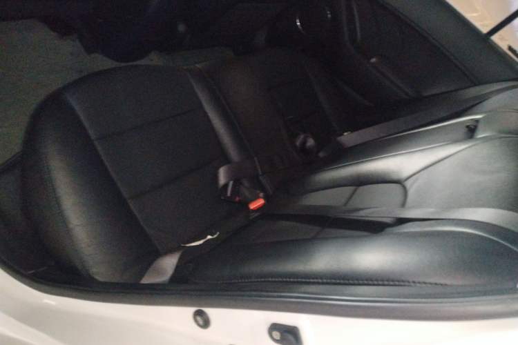 Used Kia K3 2015 1.6L Manual GLS Interior 4