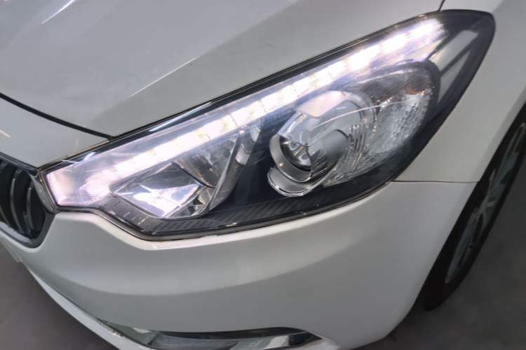 Used Kia K3 2015 1.6L Automatic GLS Left Front Headlight