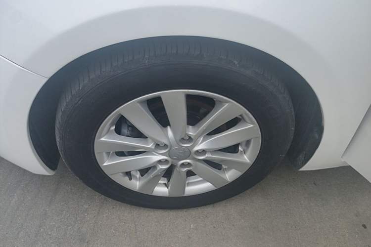 Used Kia K3 2015 1.6L Automatic GL Left Front Wheel Hub