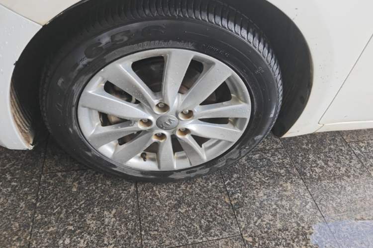 Used Kia K3 2015 1.6L Automatic GLS Left Front Wheel Hub