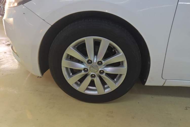 Used Kia K3 2015 1.6L Automatic GL Left Front Wheel Hub