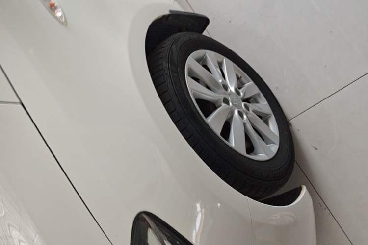 Used Kia K3 2015 1.6L Automatic GL Left Front Wheel Hub