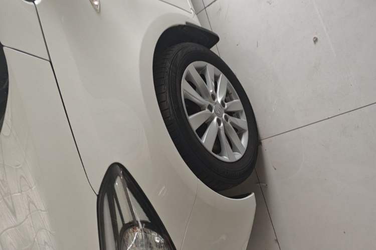 Used Kia K3 2015 1.6L Automatic GL Left Front Wheel Hub