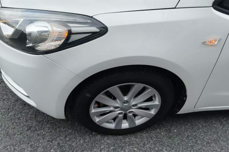 Used Kia K3 2015 1.6L Automatic GL Left Front Wheel Hub
