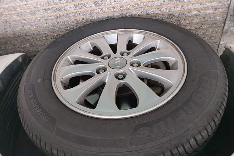 Used Kia K3 2015 1.6L Manual GL Left Front Wheel Hub