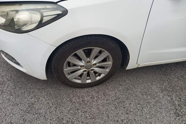 Used Kia K3 2015 1.6L Automatic GLS Left Front Wheel Hub