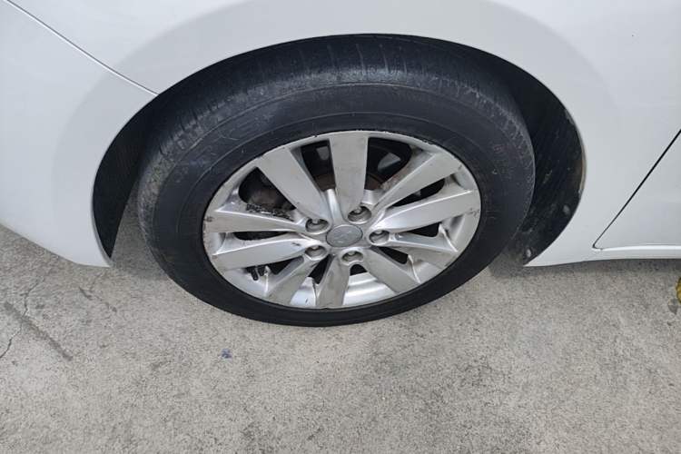 Used Kia K3 2015 1.6L Manual GLS Left Front Wheel Hub