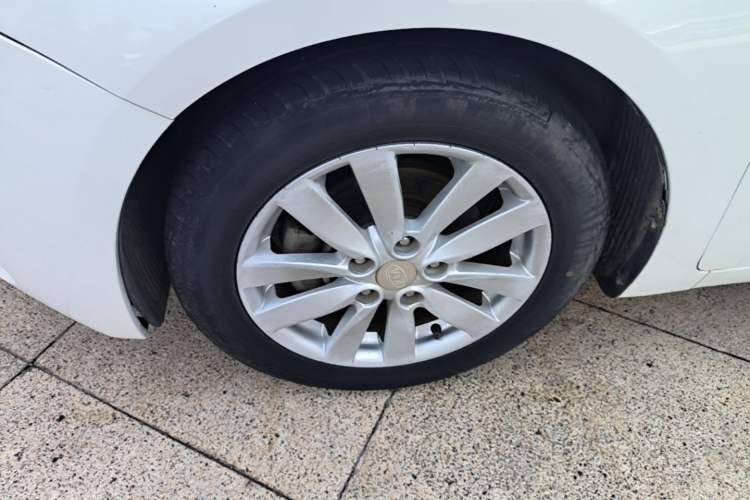 Used Kia K3 2015 1.6L Automatic GL Left Front Wheel Hub