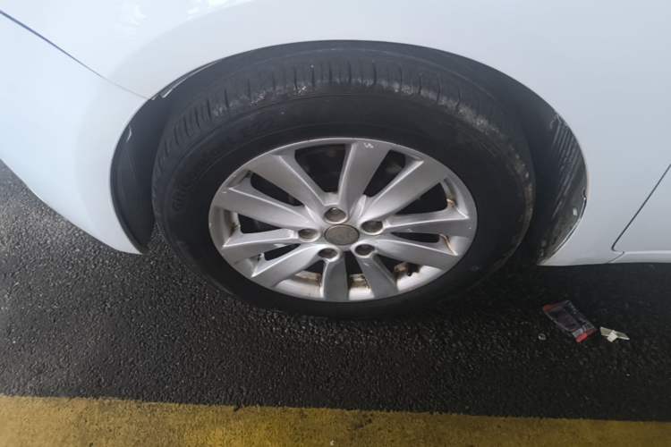 Used Kia K3 2015 1.6L Automatic GL Left Front Wheel Hub