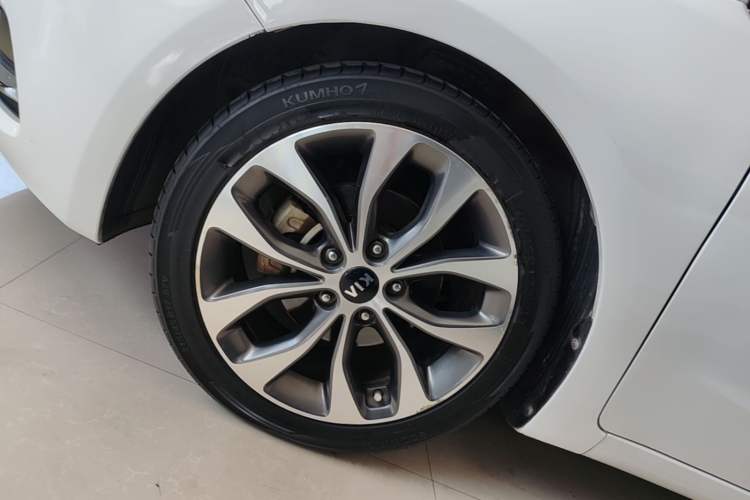 Used Kia K3 2015 1.6L Automatic Premium Left Front Wheel Hub