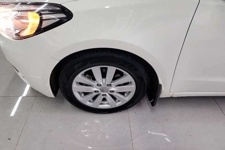 Used Kia K3 2015 1.6L Manual GLS Left Front Wheel Hub