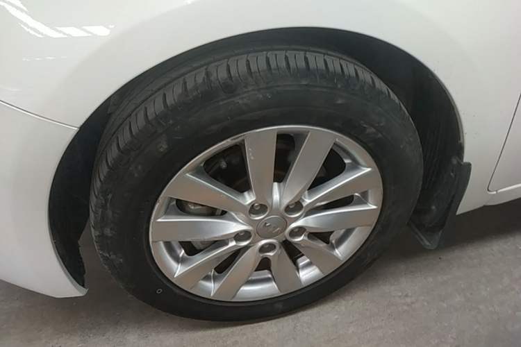 Used Kia K3 2015 1.6L Automatic GL Left Front Wheel Hub