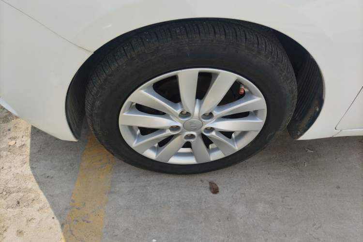 Used Kia K3 2015 1.6L Automatic GLS Left Front Wheel Hub
