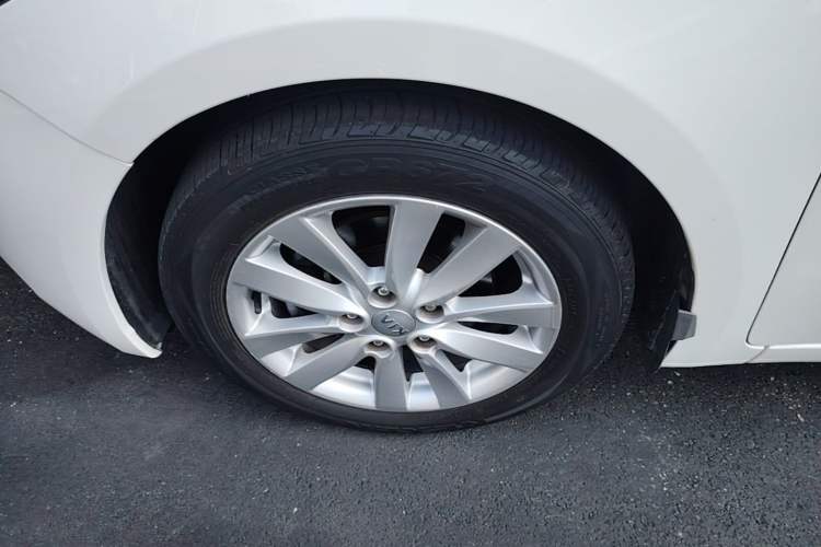 Used Kia K3 2015 1.6L Automatic GL Left Front Wheel Hub