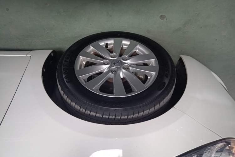 Used Kia K3 2015 1.6L Automatic GLS Left Front Wheel Hub