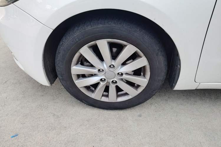 Used Kia K3 2015 1.6L Automatic GL Left Front Wheel Hub